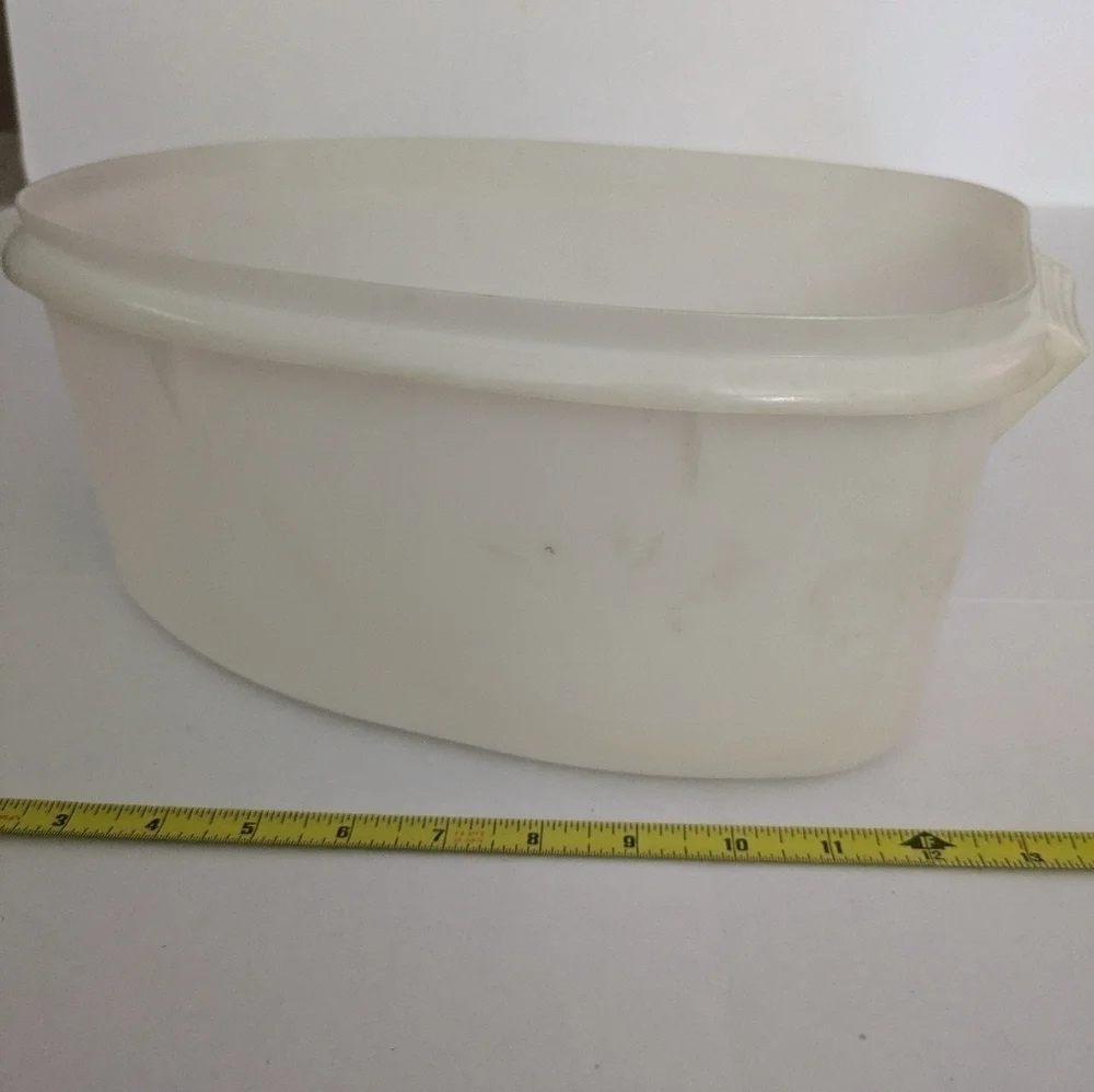 Vintage Tupperware ham, roast turkey, chicken Saver Keeper container,no lid